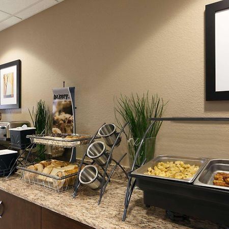 Microtel Inn & Suites Kenedy Bagian luar foto