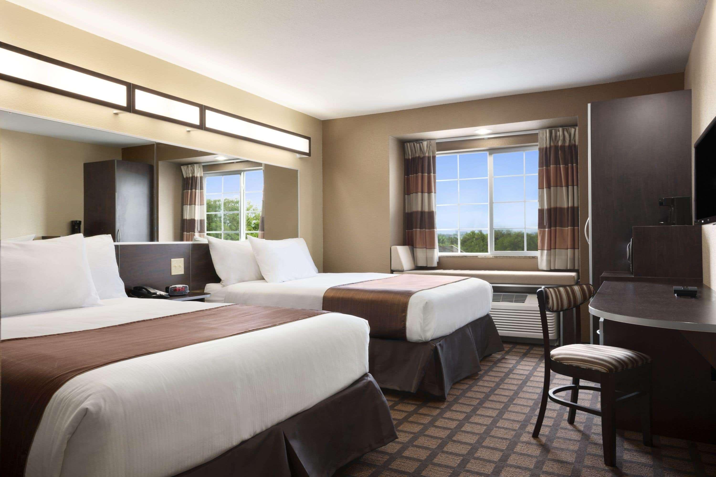 Microtel Inn & Suites Kenedy Bagian luar foto